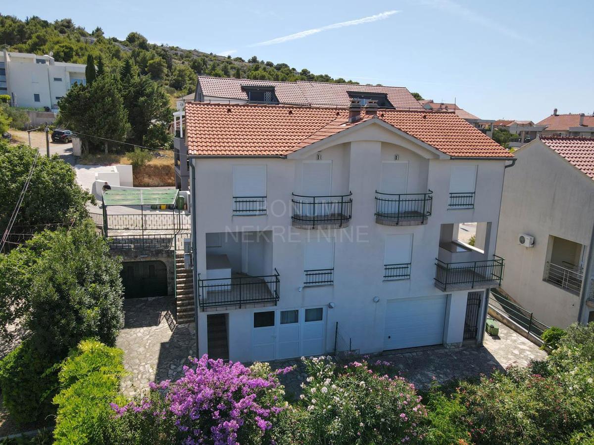 Murter očarljiva hiša na lepi lokaciji s pogledom na morje
