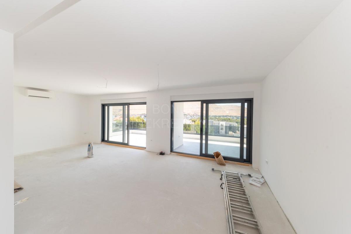 Luksuzni trisobni penthouse s pogledom na morje – Grebaštica
