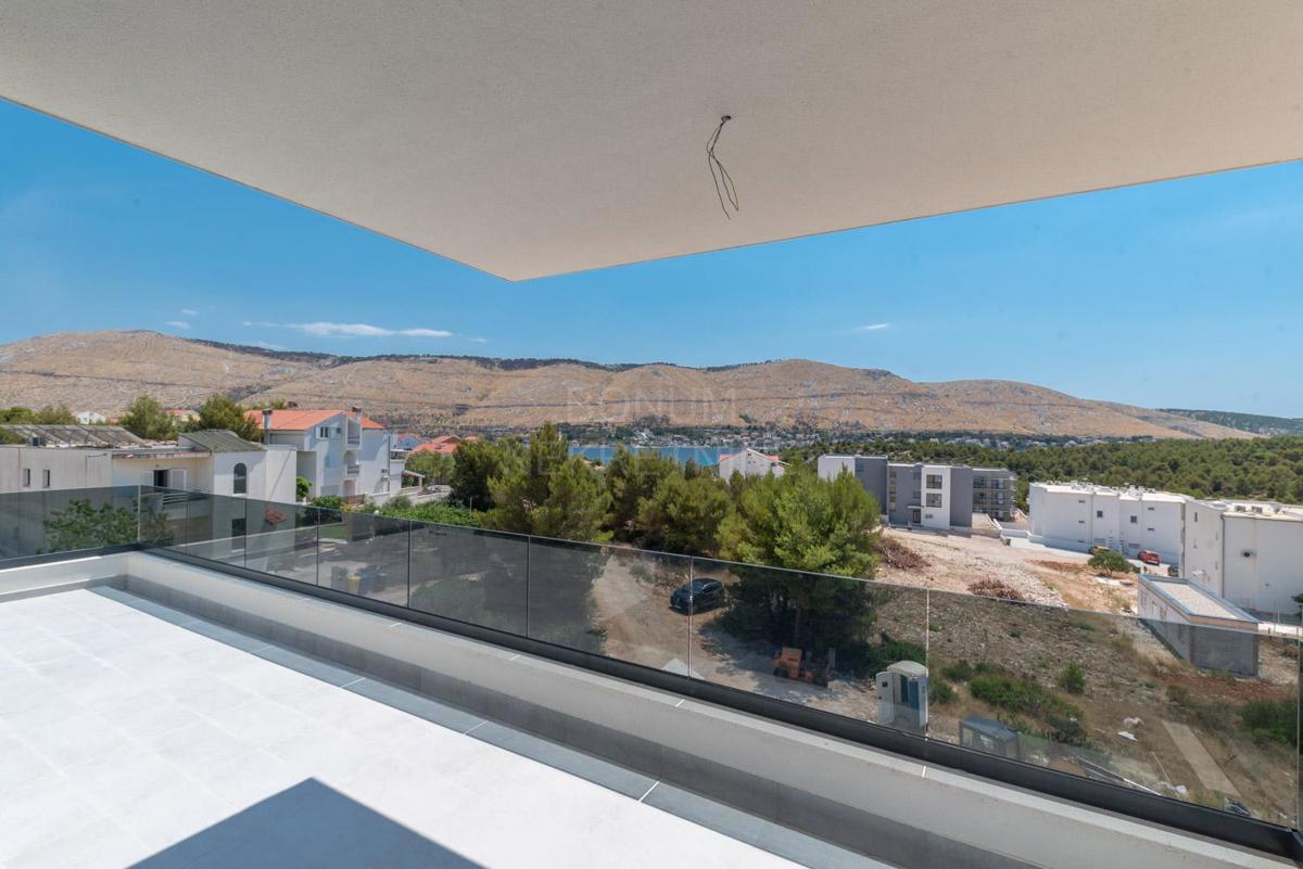 Luksuzni trisobni penthouse s pogledom na morje – Grebaštica