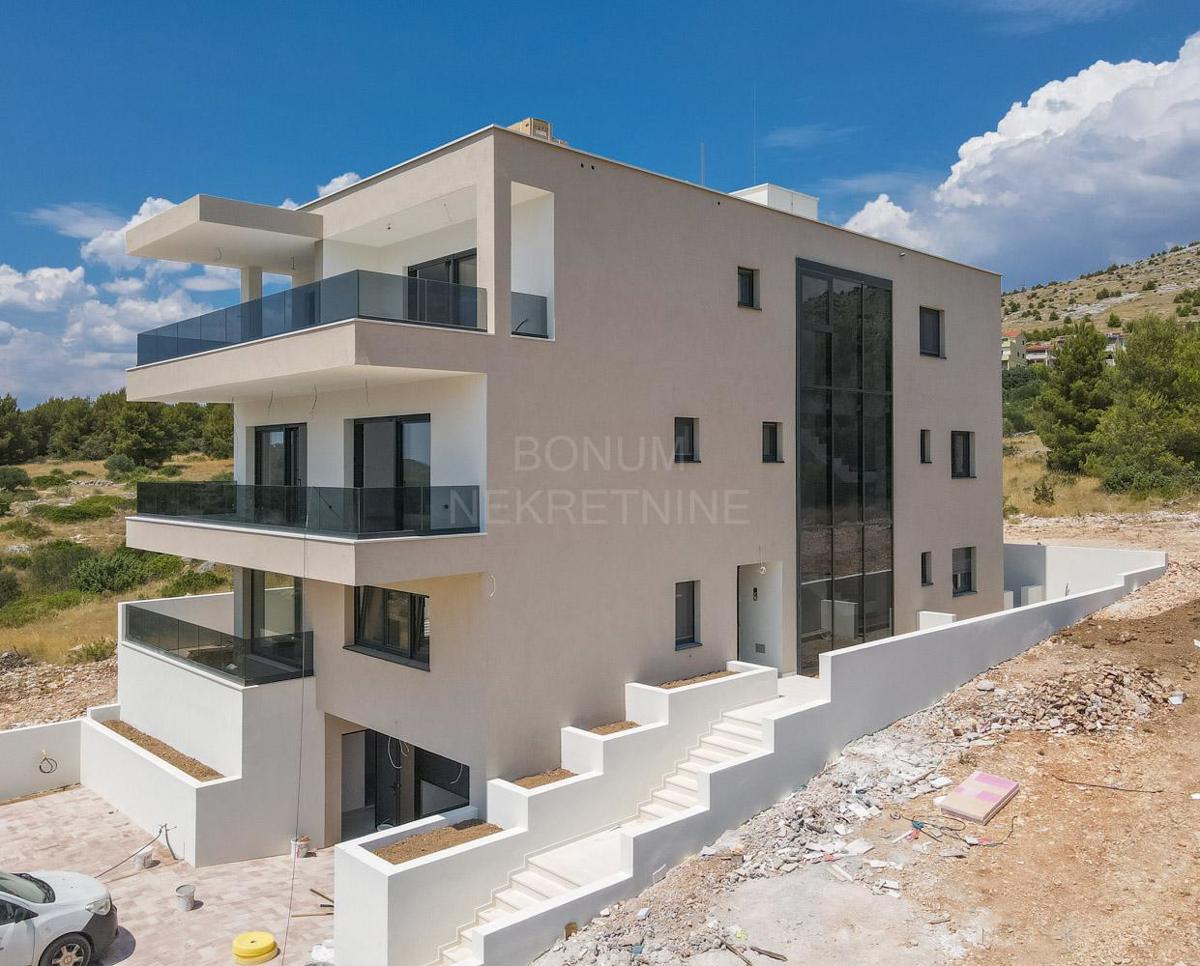 Luksuzni trisobni penthouse s pogledom na morje – Grebaštica