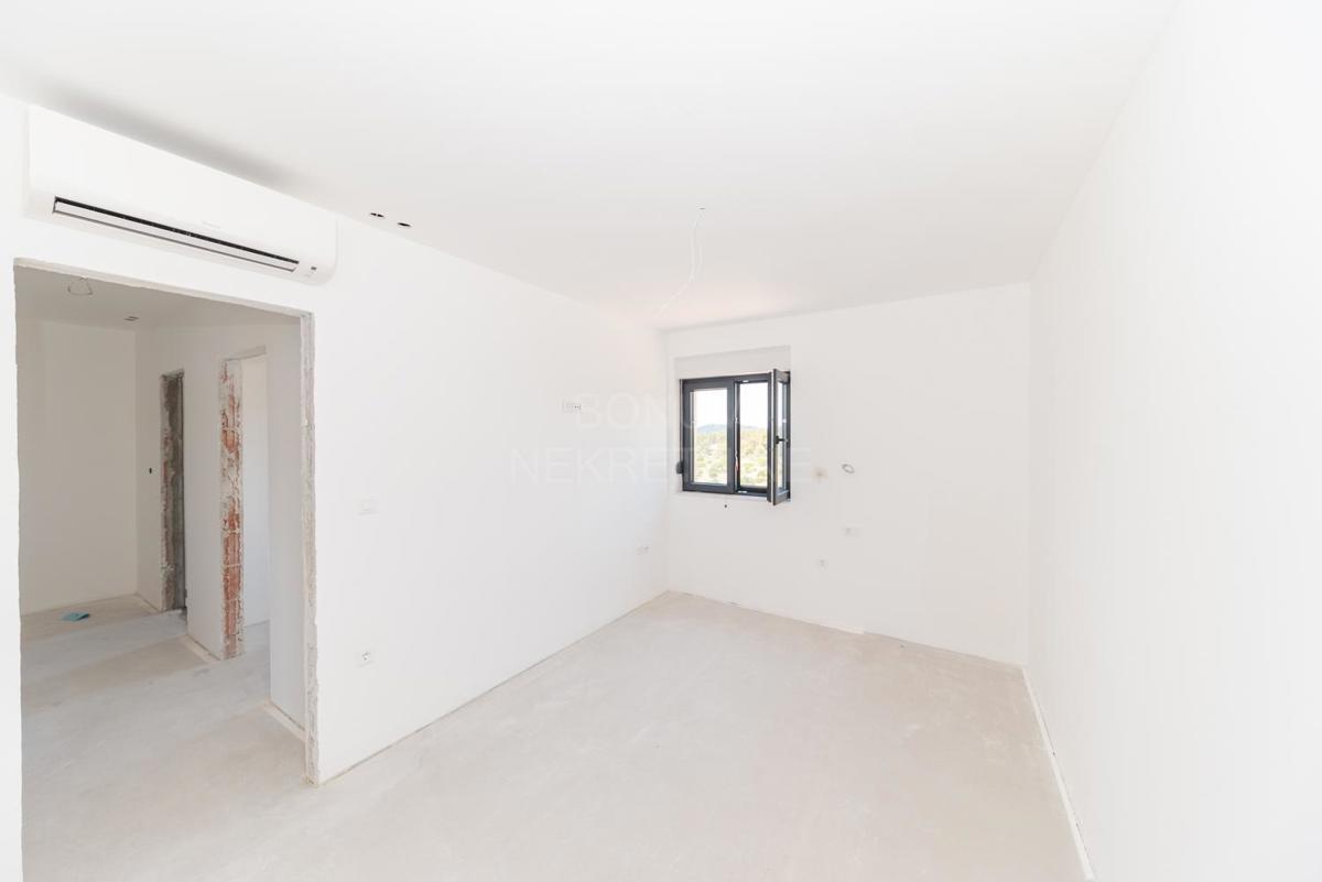 Luksuzni trisobni penthouse s pogledom na morje – Grebaštica