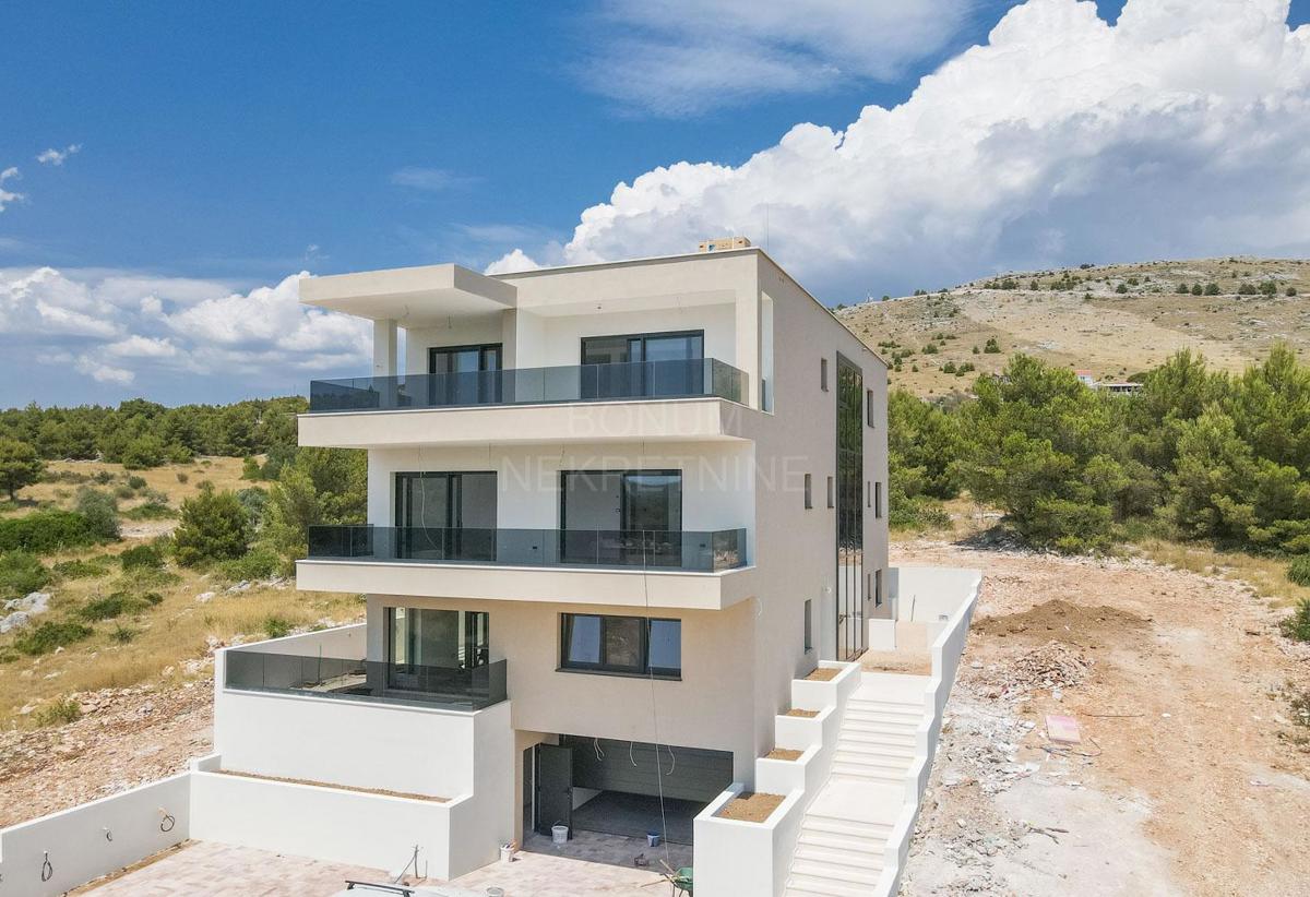 Luksuzni trisobni penthouse s pogledom na morje – Grebaštica