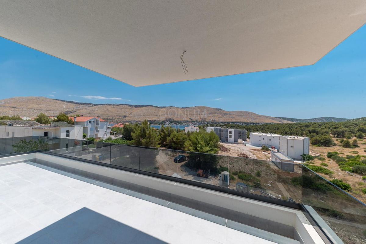 Luksuzni trisobni penthouse s pogledom na morje – Grebaštica