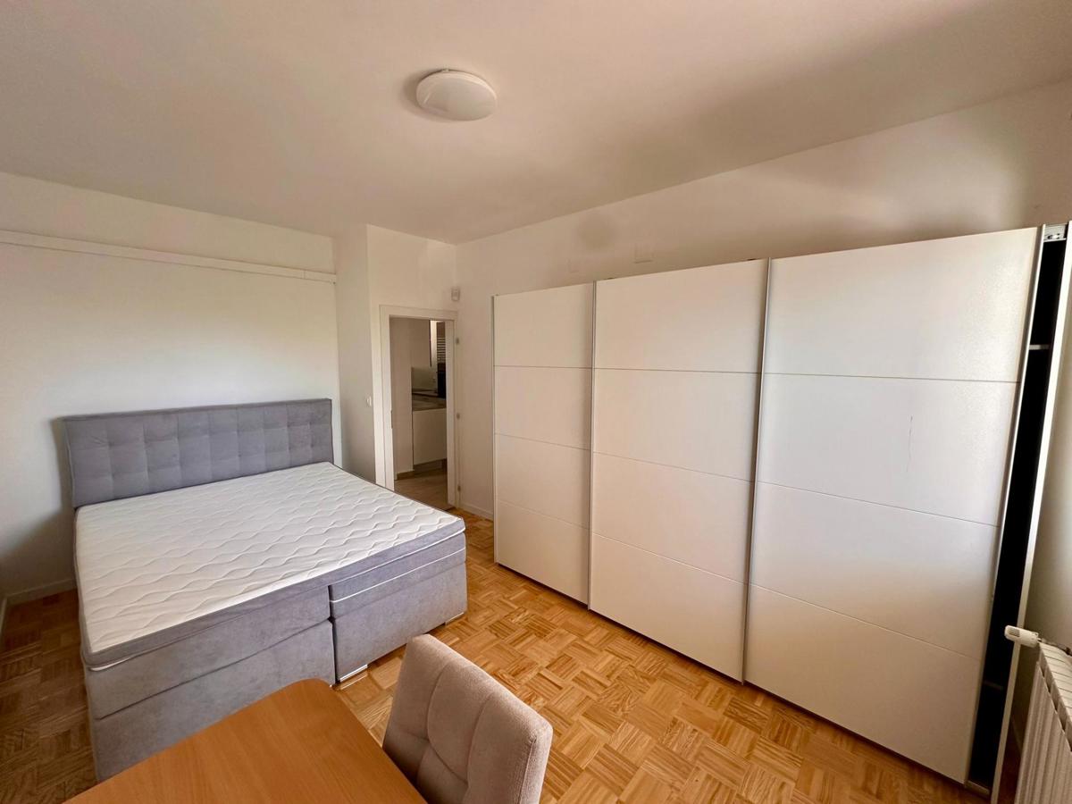 Edinstvena družinska hiša z dvema apartmajema v Brodarici, blizu morja