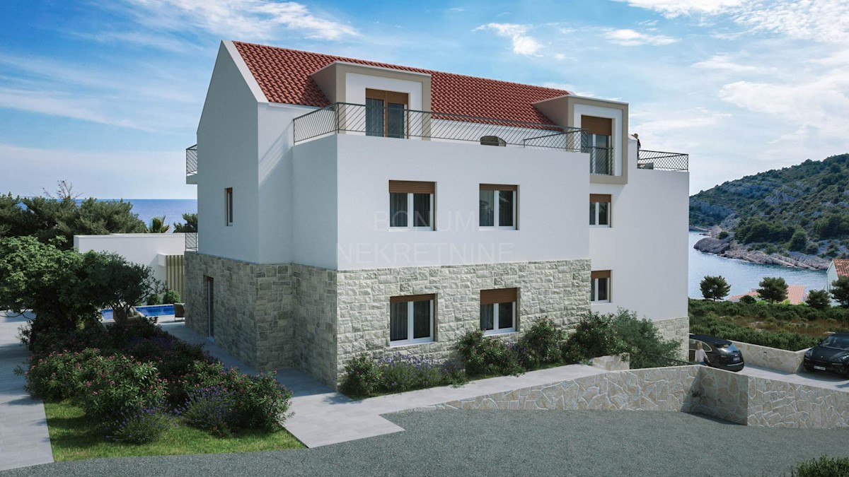 Čudovit apartma z vrtom in bazenom blizu morja, Rogoznica