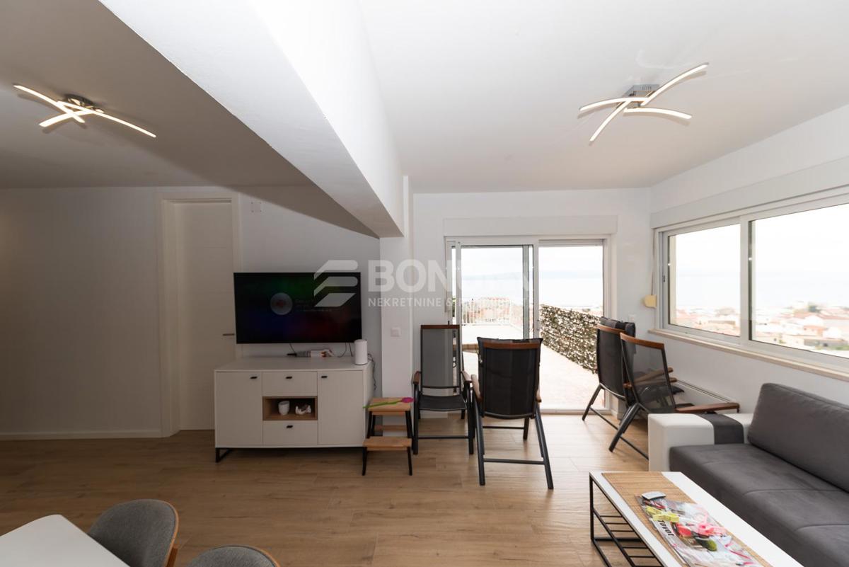 Dvosobno stanovanje naprodaj s čudovitim pogledom na morje, Baška voda