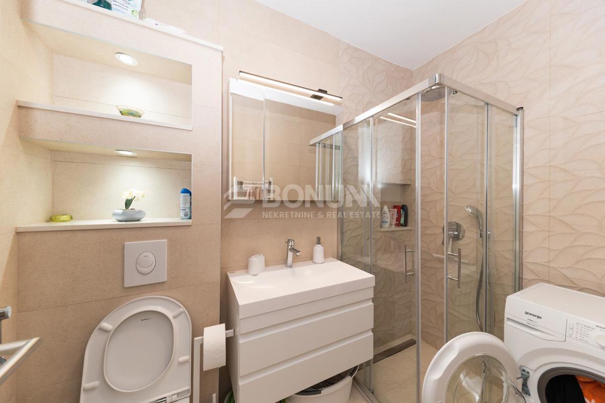 Dvosobno stanovanje naprodaj s čudovitim pogledom na morje, Baška voda