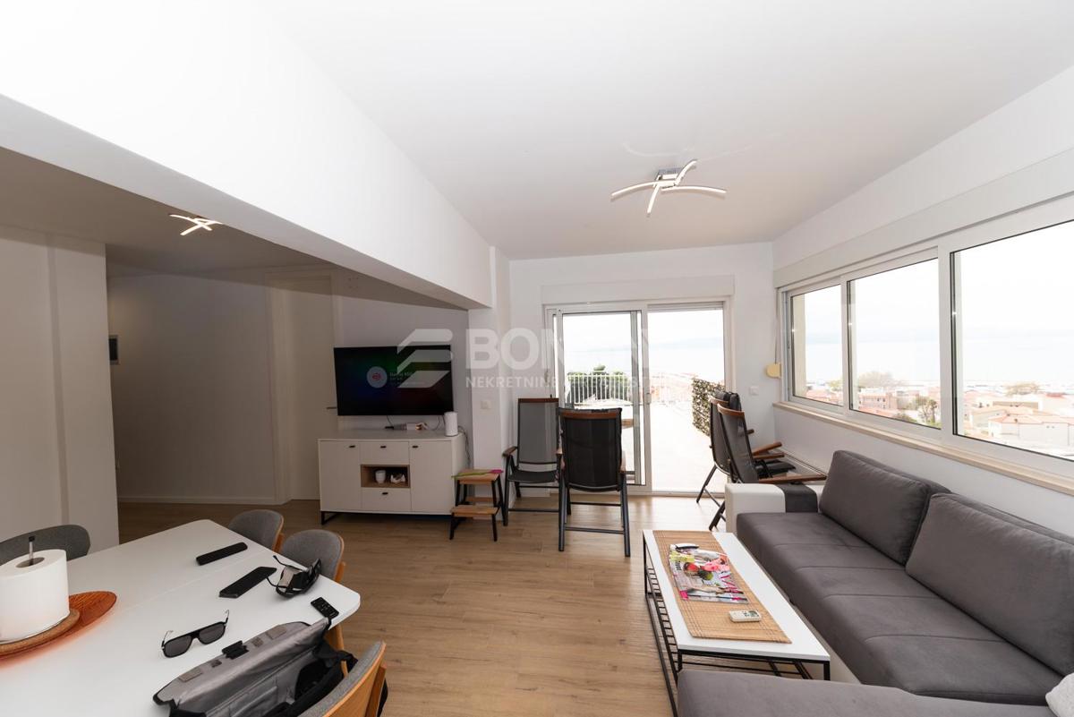 Dvosobno stanovanje naprodaj s čudovitim pogledom na morje, Baška voda