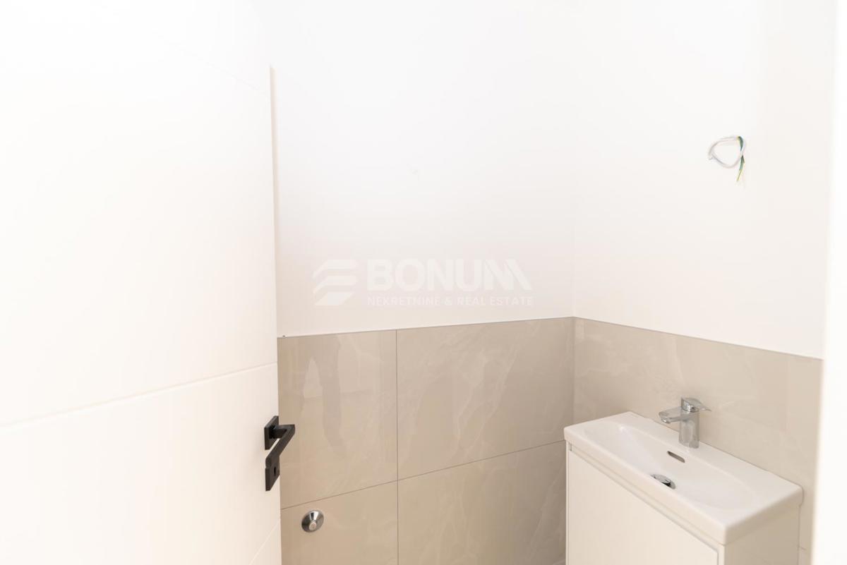  Piękny apartament z podwórkiem blisko plaży, Tribunj