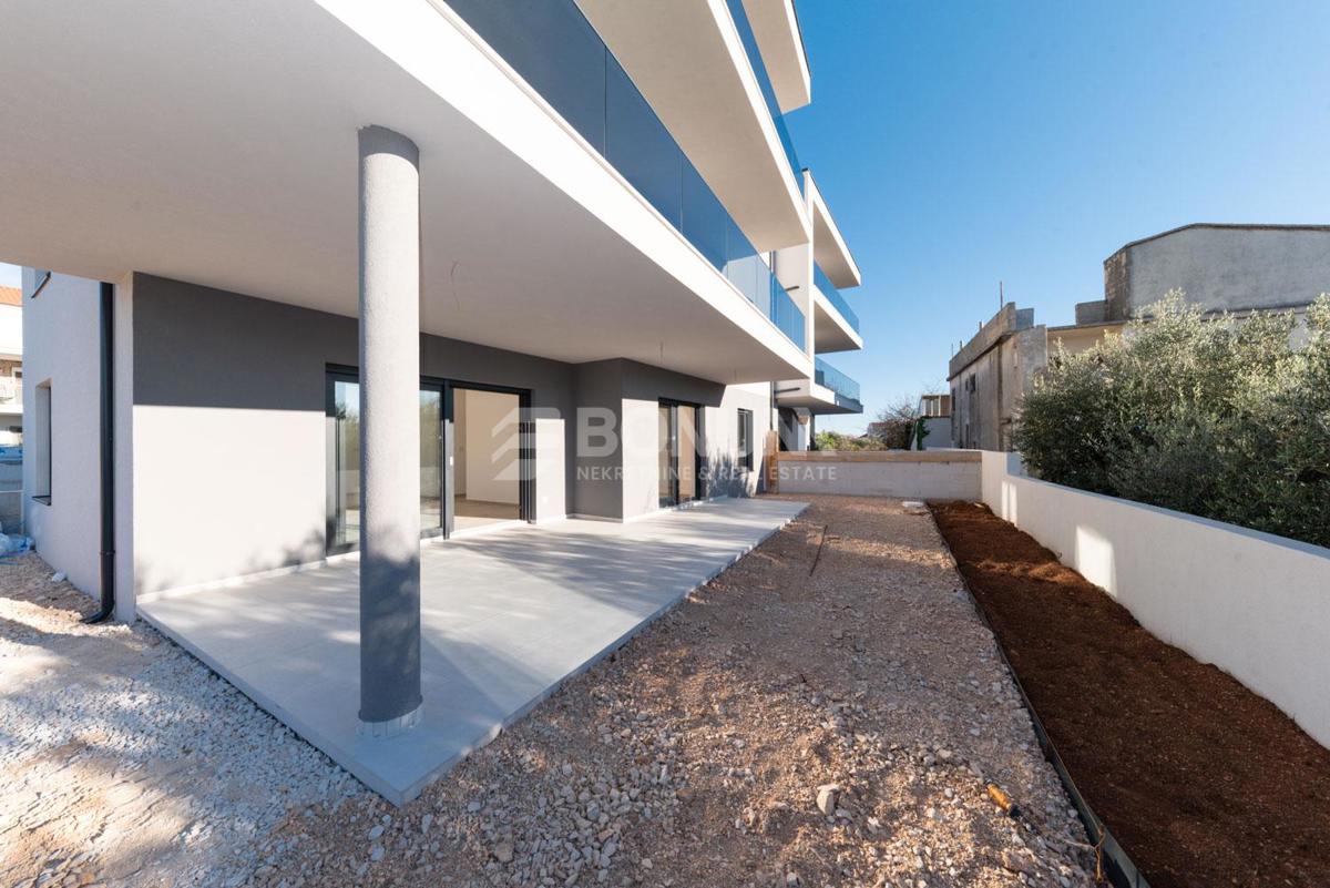  Piękny apartament z podwórkiem blisko plaży, Tribunj