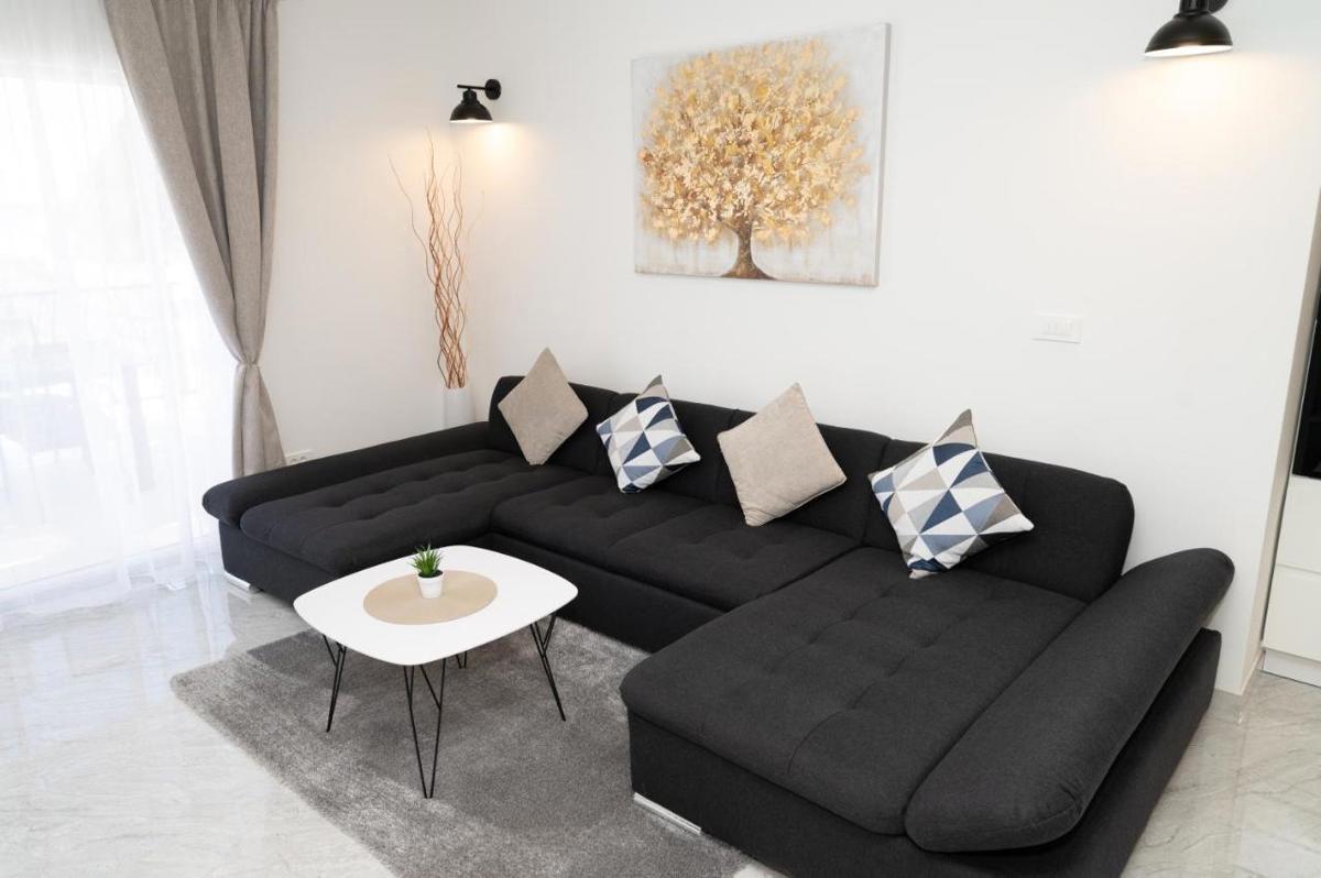 Moderna enonadstropna hiša v mirnem delu mesta, Vodice