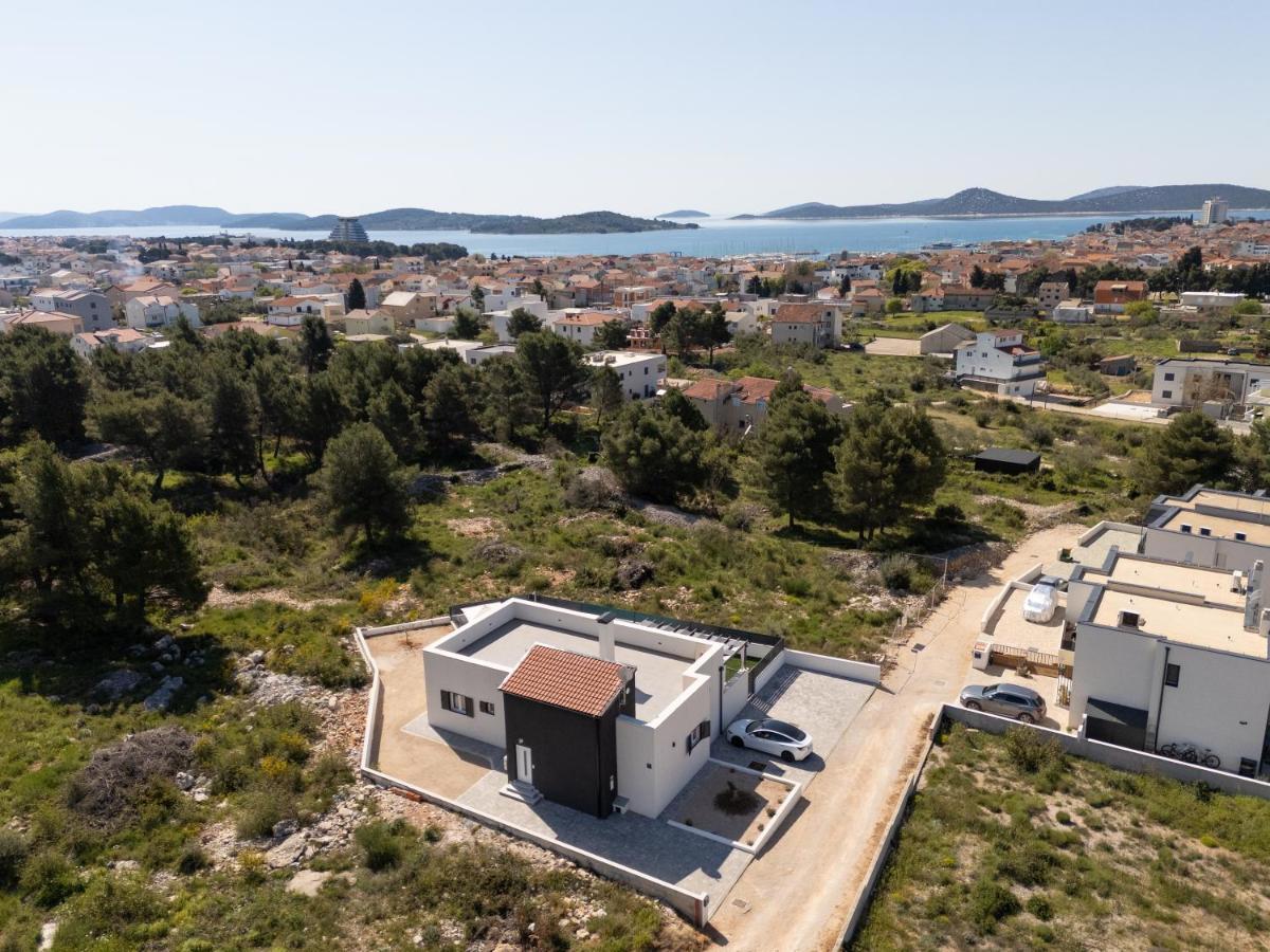 Moderna enonadstropna hiša v mirnem delu mesta, Vodice