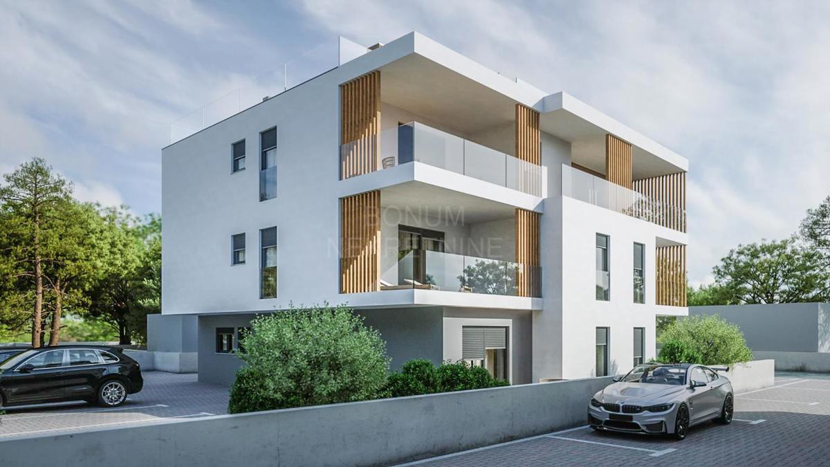  Prostorno stanovanje v centru s strešno teraso, Vodice