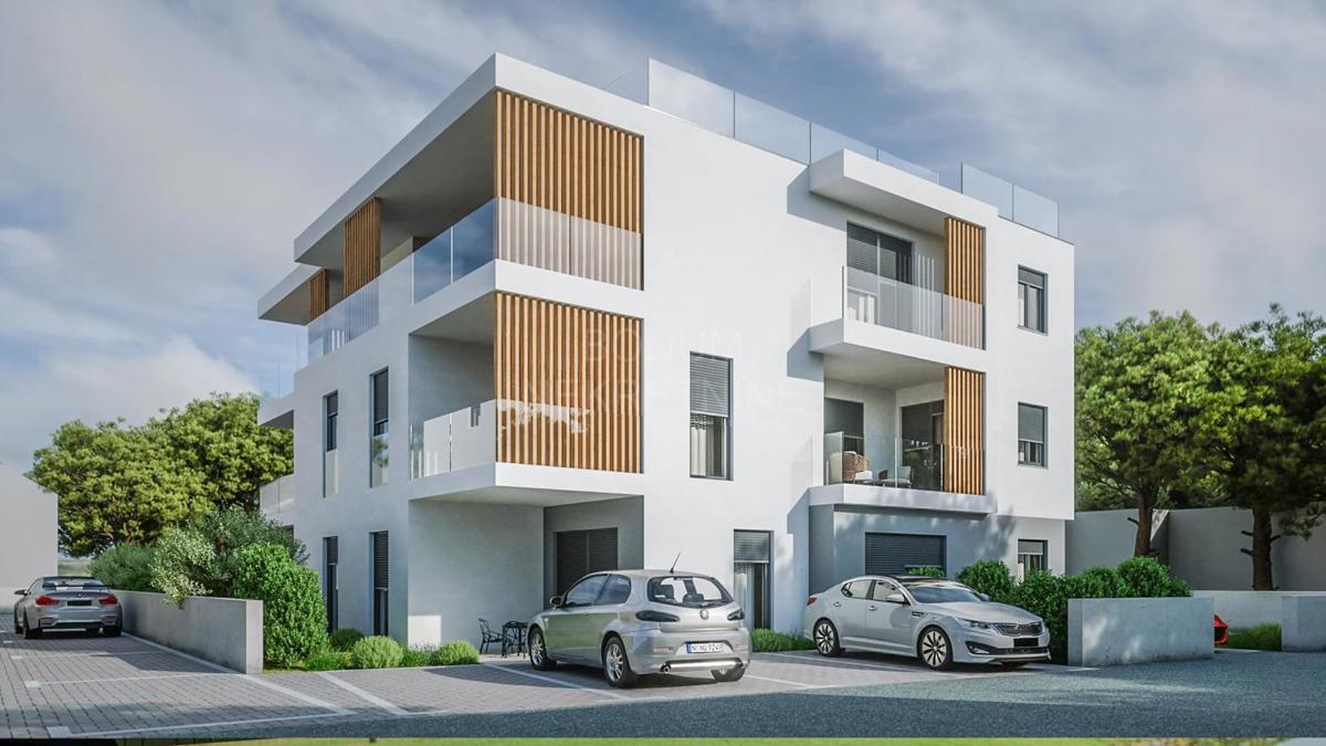  Prostorno stanovanje v centru s strešno teraso, Vodice