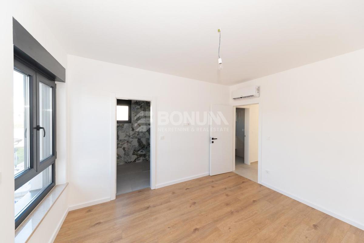  Novo stanovanje v bližini plaže in centra mesta, Tribunj