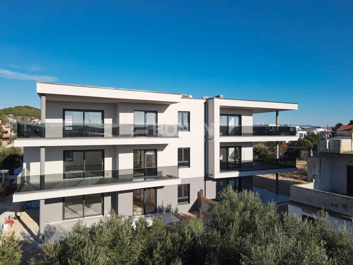  Novo stanovanje v bližini plaže in centra mesta, Tribunj