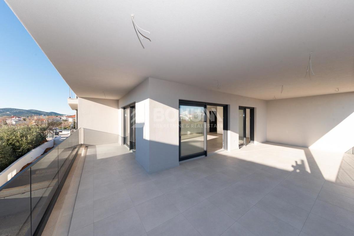  Novo stanovanje v bližini plaže in centra mesta, Tribunj