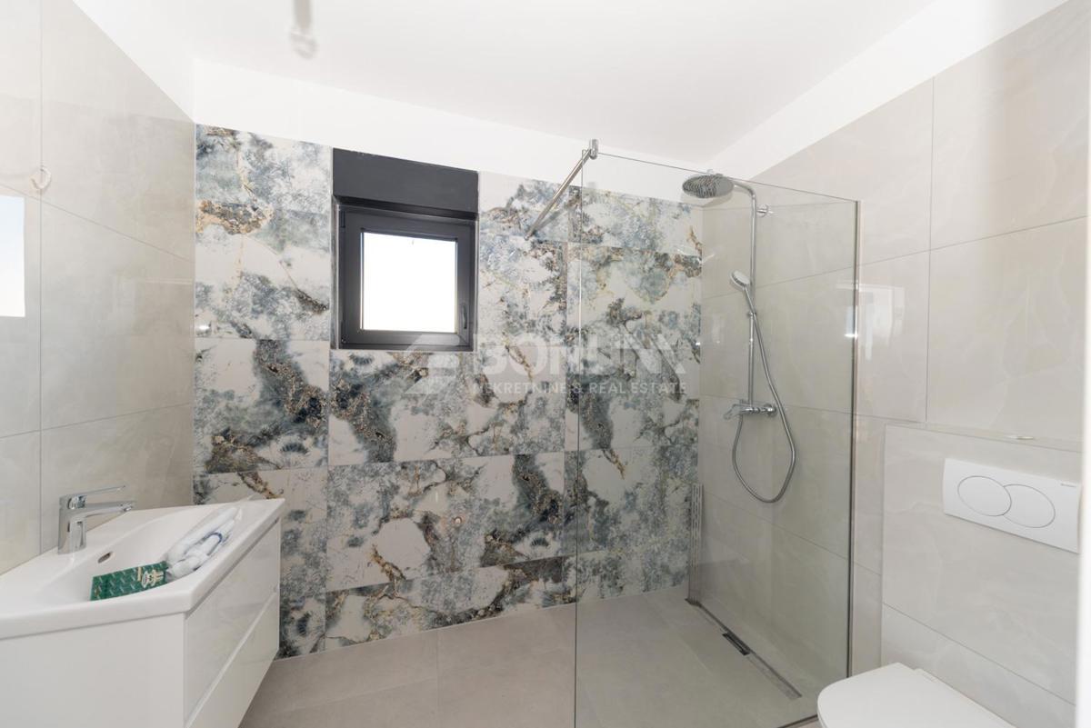  Novo stanovanje v bližini plaže in centra mesta, Tribunj