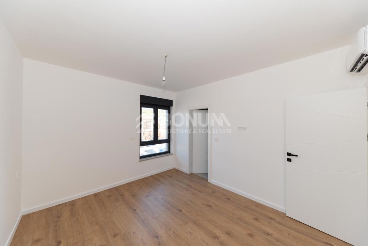  Novo stanovanje v bližini plaže in centra mesta, Tribunj