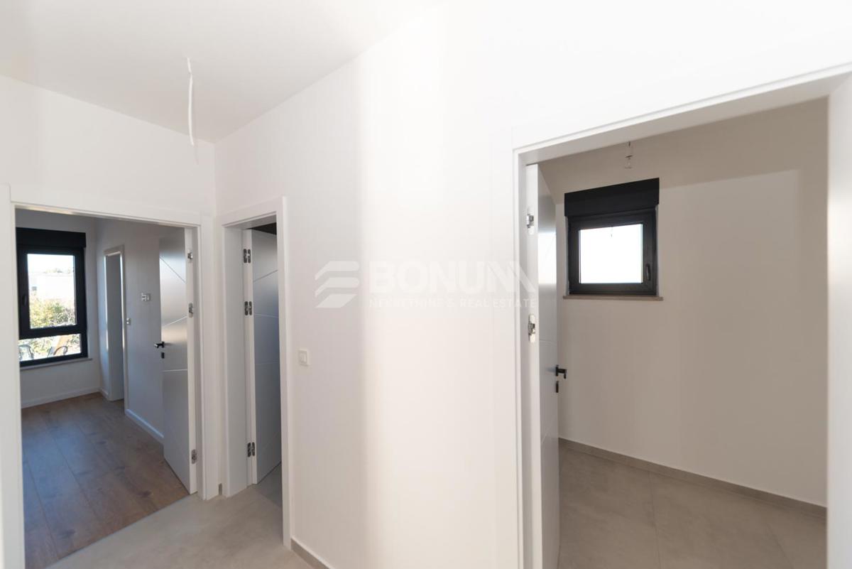  Novo stanovanje v bližini plaže in centra mesta, Tribunj