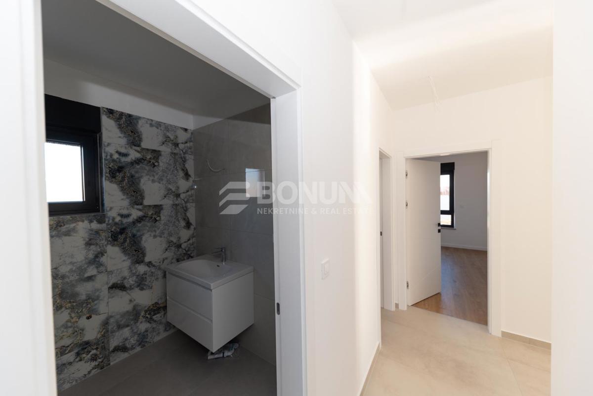  Novo stanovanje v bližini plaže in centra mesta, Tribunj