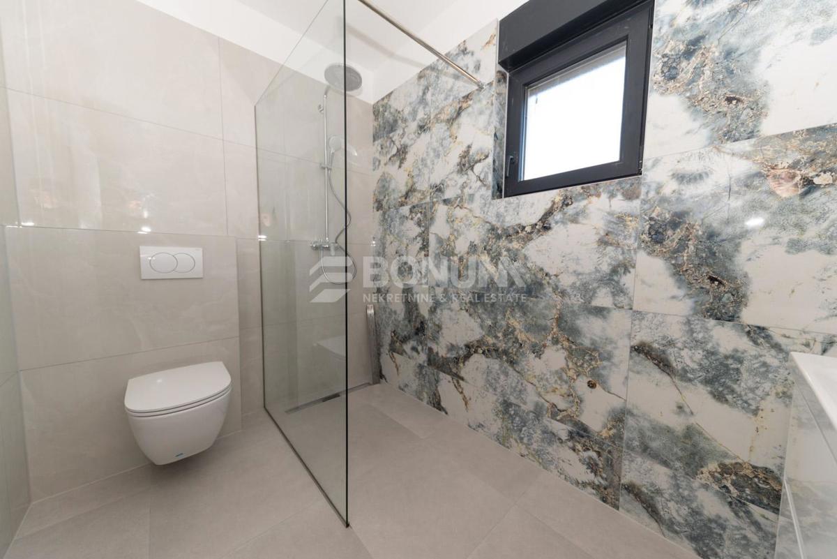  Novo stanovanje v bližini plaže in centra mesta, Tribunj