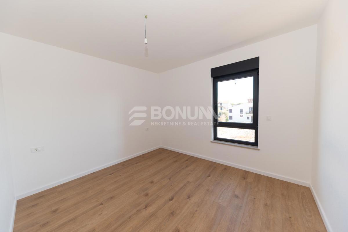  Novo stanovanje v bližini plaže in centra mesta, Tribunj