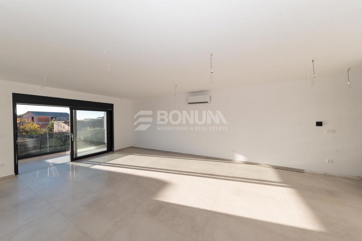  Novo stanovanje v bližini plaže in centra mesta, Tribunj