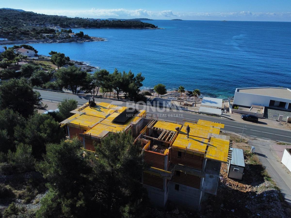 Ekskluziven penthouse z velikimi terasami in panoramskim pogledom na morje – Primošten Dolac