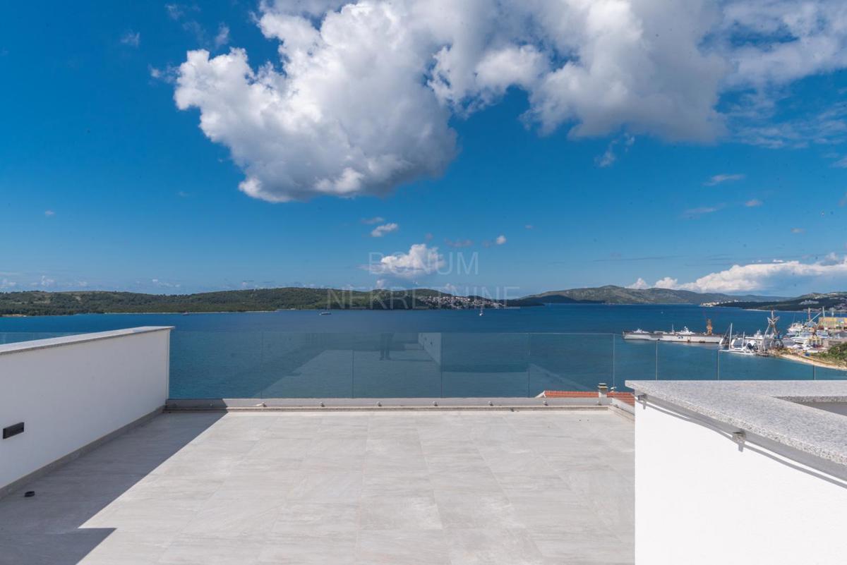 Apartma s čudovitim razgledom, garažnimi mesti in strešno teraso, Čiovo