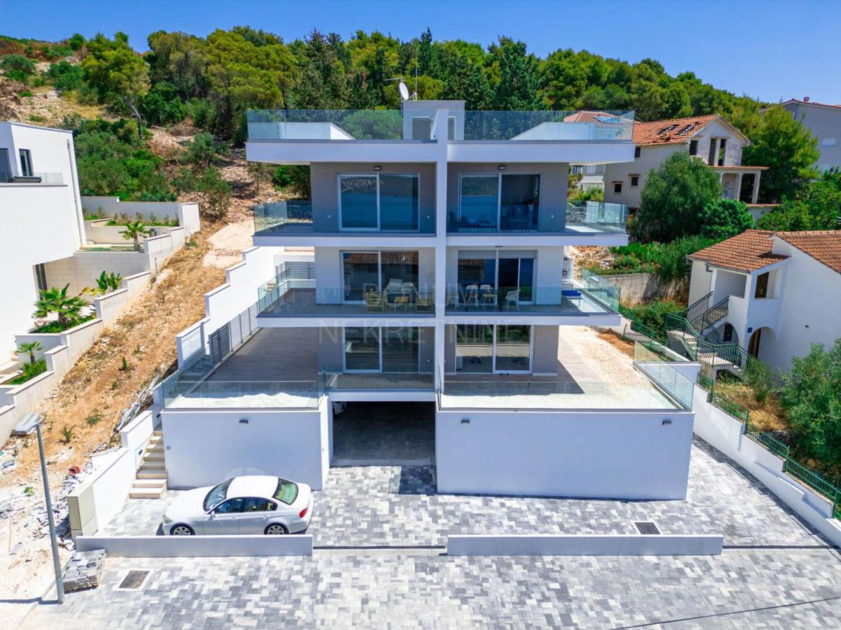 Apartma s čudovitim razgledom, garažnimi mesti in strešno teraso, Čiovo