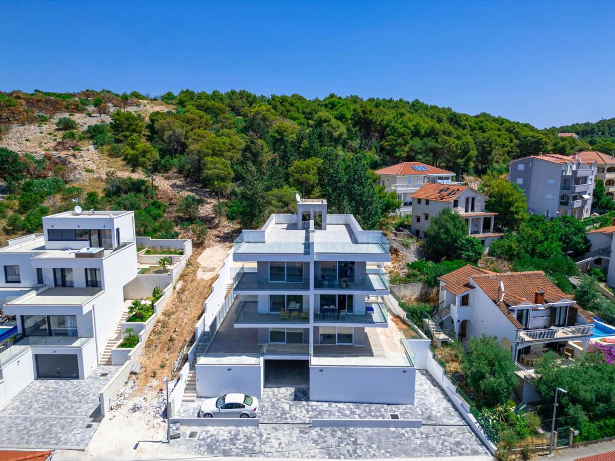 Apartma s čudovitim razgledom, garažnimi mesti in strešno teraso, Čiovo