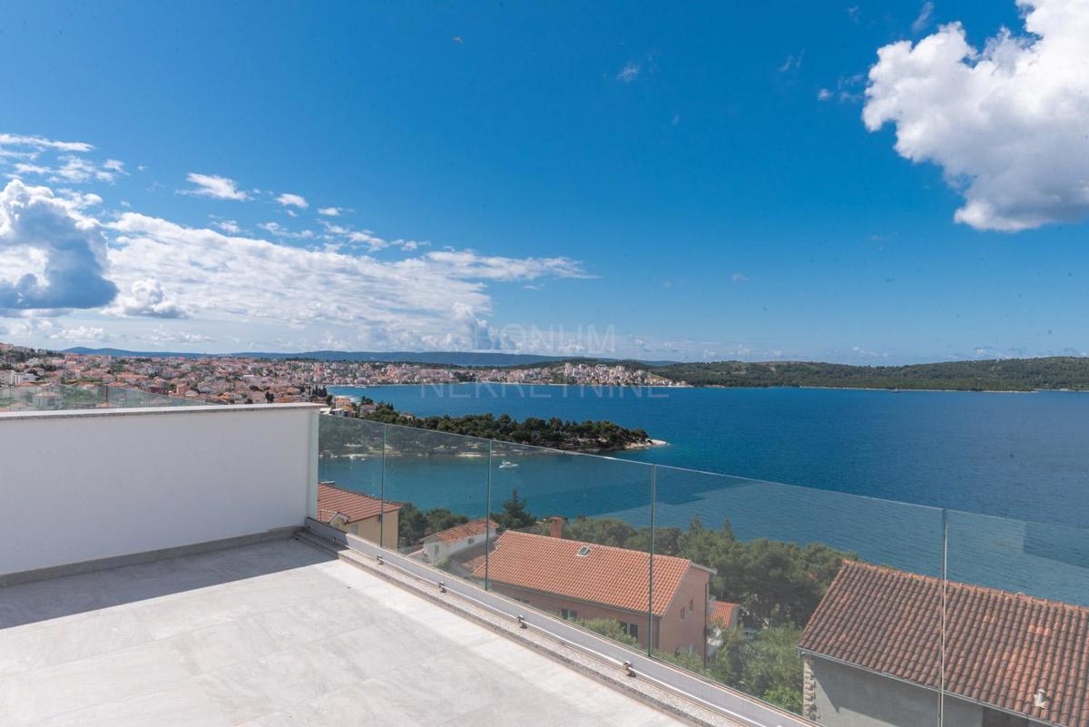 Apartma s čudovitim razgledom, garažnimi mesti in strešno teraso, Čiovo