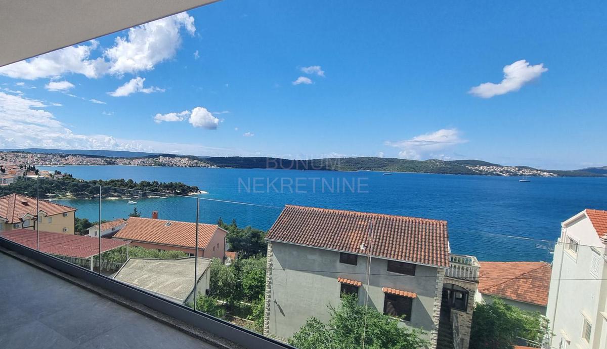 Apartma s čudovitim razgledom, garažnimi mesti in strešno teraso, Čiovo