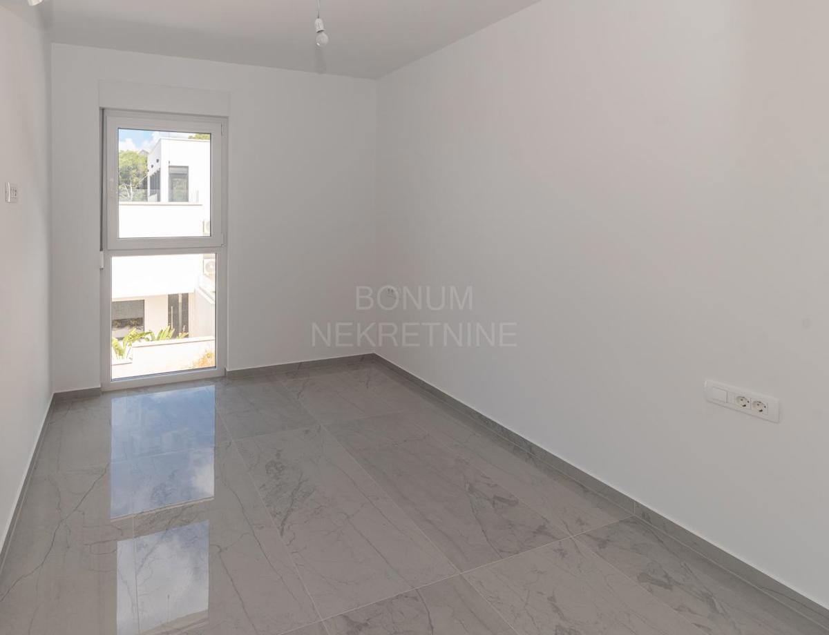 Apartma s čudovitim razgledom, garažnimi mesti in strešno teraso, Čiovo