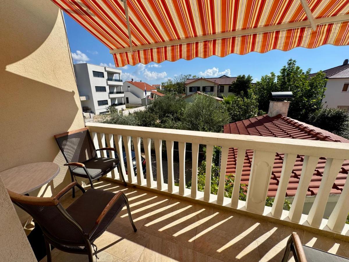Družinska hiša s tremi stanovanjskimi enotami, Vodice