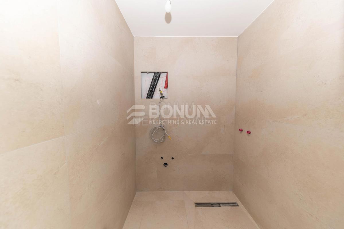 Odlična hiša s tremi apartmaji, Vodice