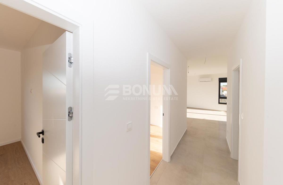  Apartma v novi stavbi, blizu plaže in centra mesta, Tribunj