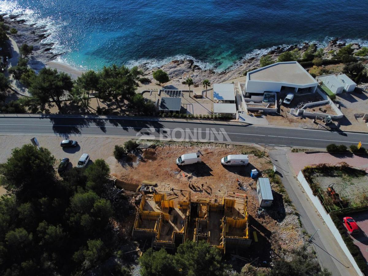 Udoben apartma z veliko teraso in pogledom na morje, 2. nadstropje novogradnje – Primošten Dolac