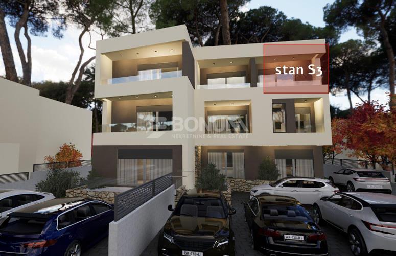 Brodarica – Enosobni apartma v drugem nadstropju z ložo, 130 m od morja