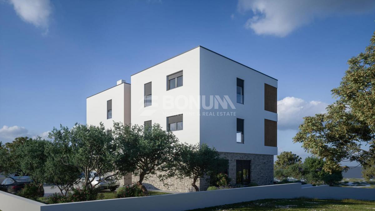 Brodarica – novogradnja v prvi vrsti ob morju – stanovanje s teraso