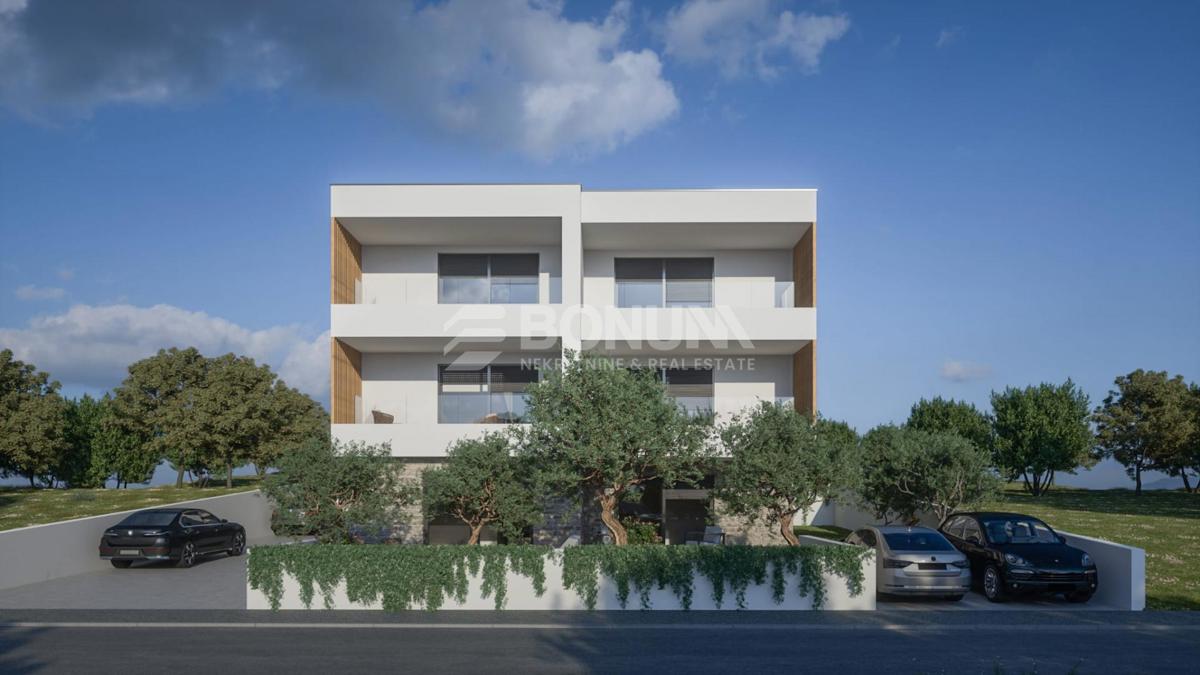 Brodarica – novogradnja v prvi vrsti ob morju – stanovanje s teraso