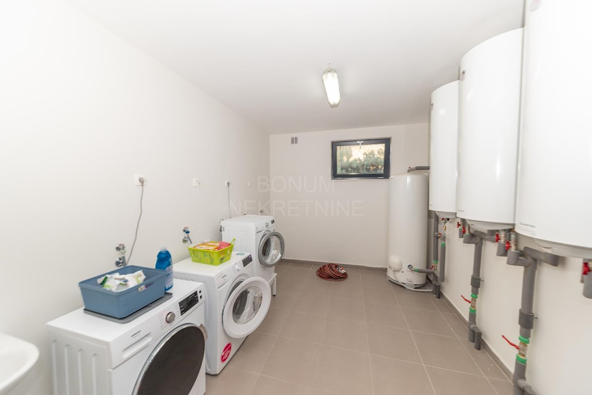 Prodaja se luksuzen apartma v Primoštenu s prekrasnim pogledom na more