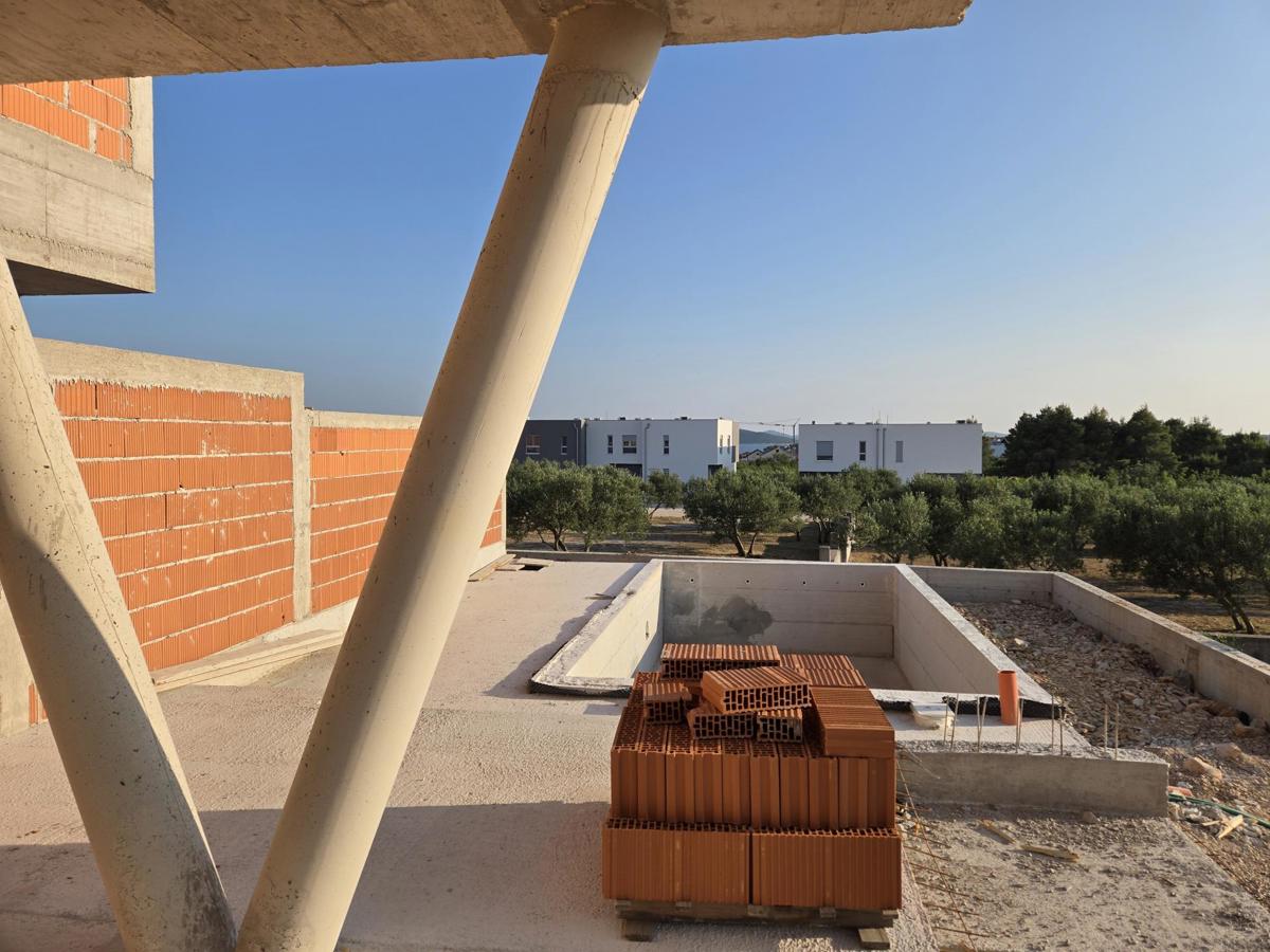 Odličen apartma z bazenom, Vodice
