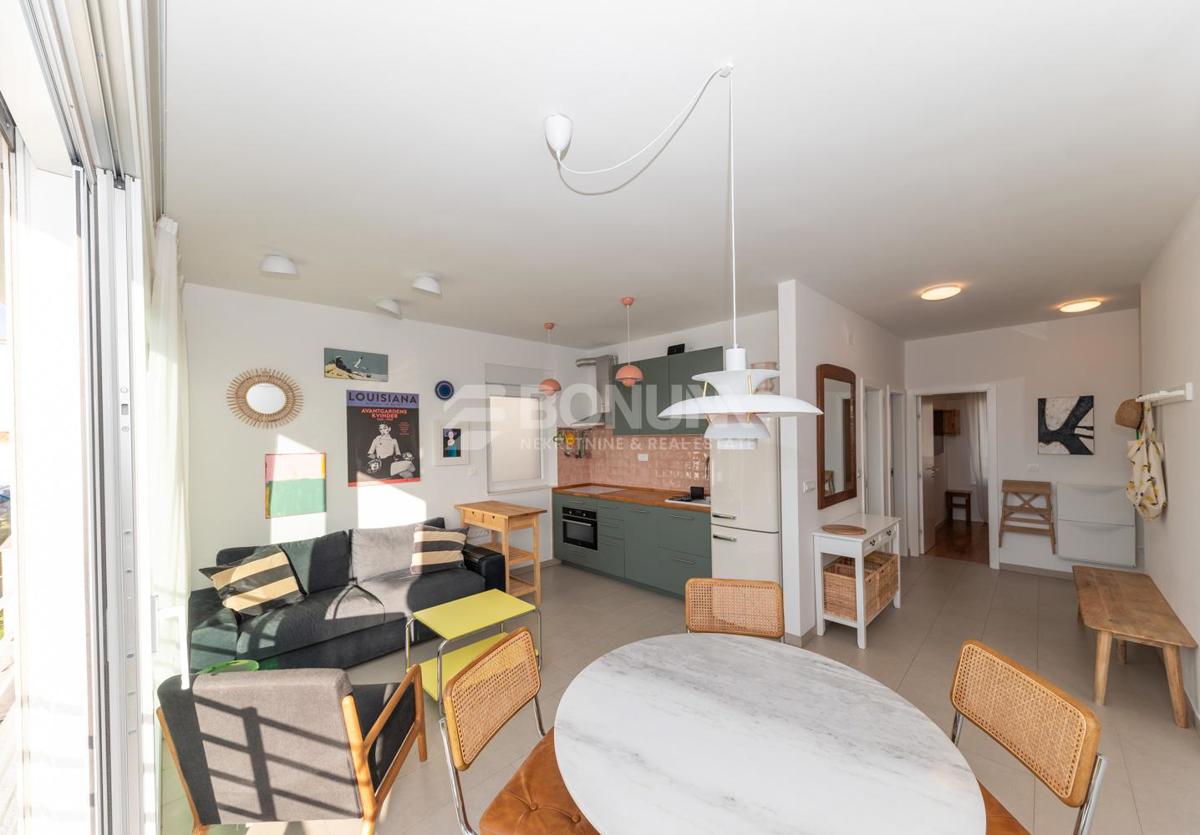 Popolnoma opremljeno dvosobno stanovanje s pogledom na morje – Žaborić