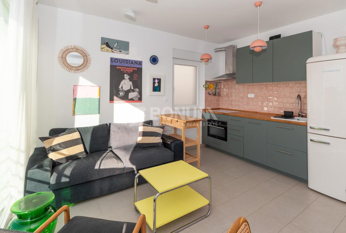 Popolnoma opremljeno dvosobno stanovanje s pogledom na morje – Žaborić