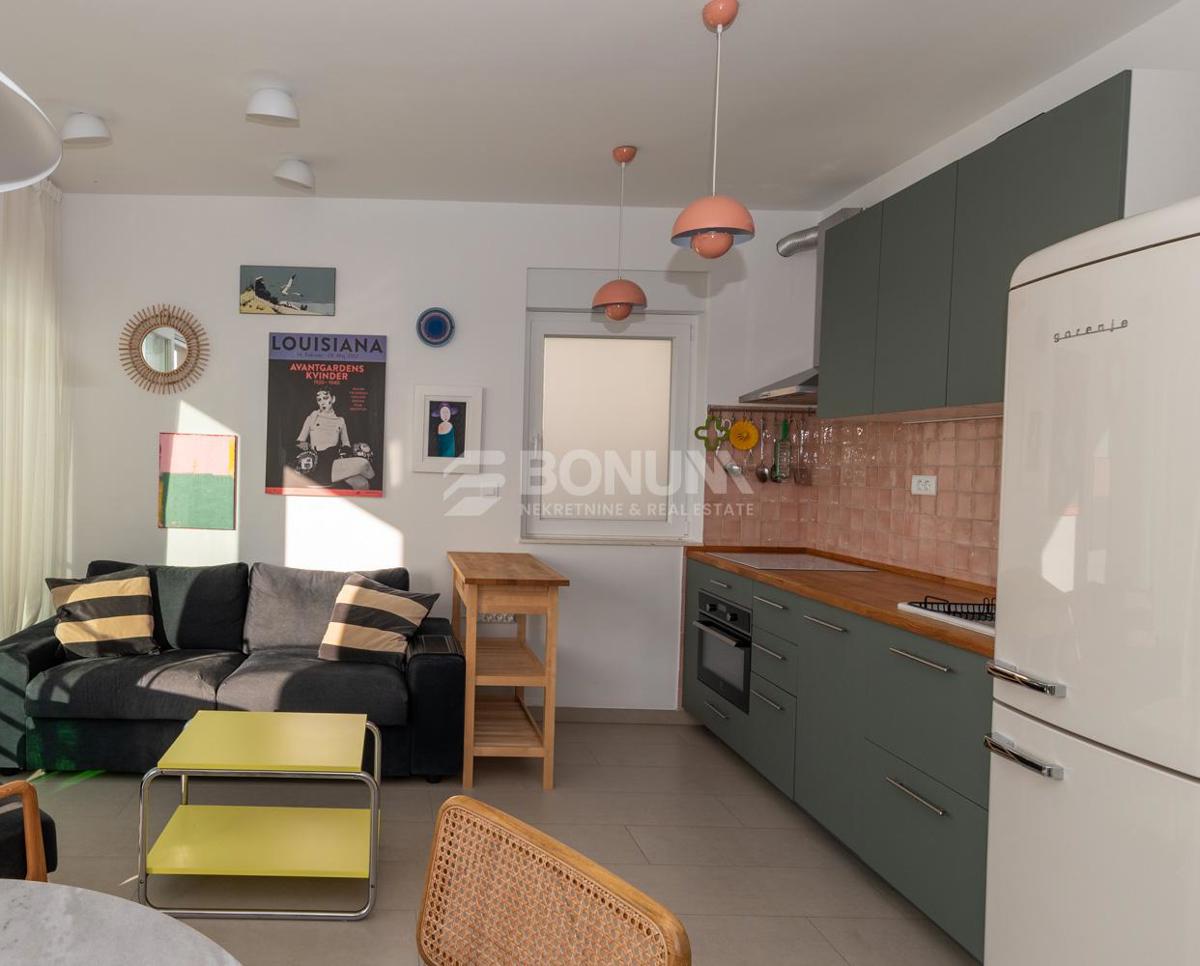 Popolnoma opremljeno dvosobno stanovanje s pogledom na morje – Žaborić