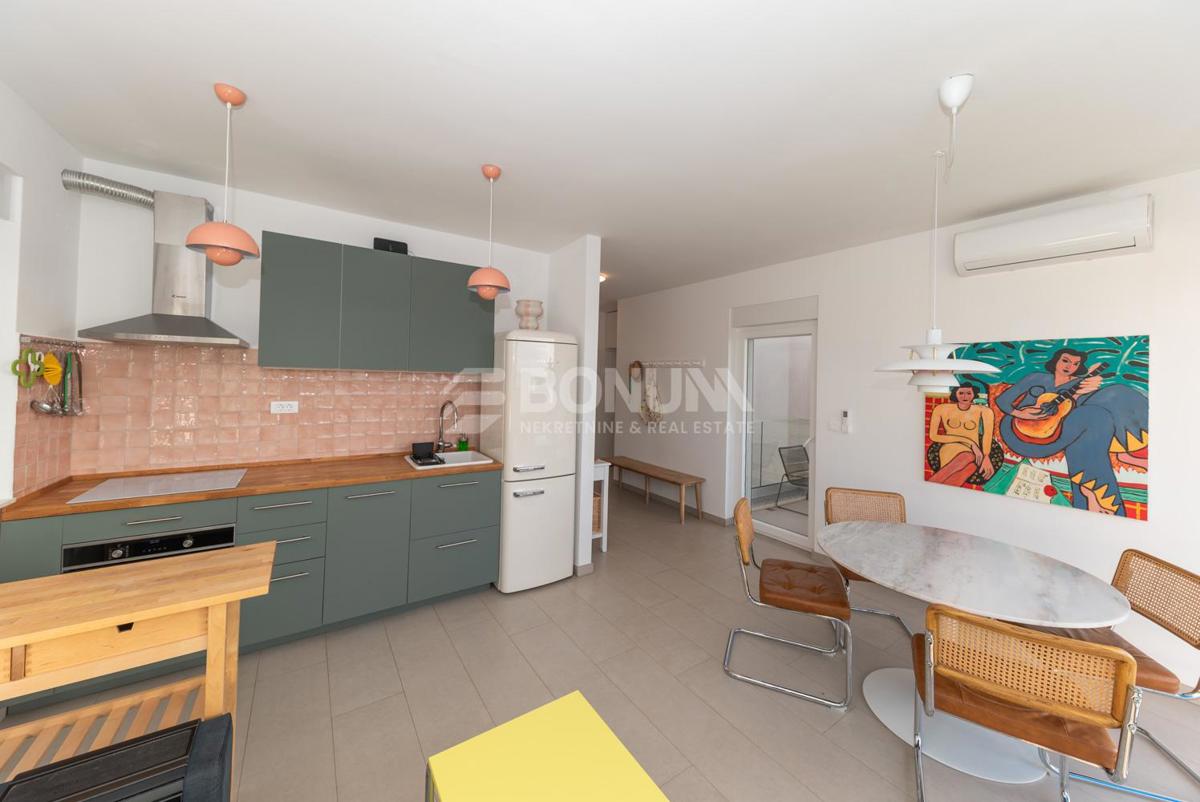 Popolnoma opremljeno dvosobno stanovanje s pogledom na morje – Žaborić