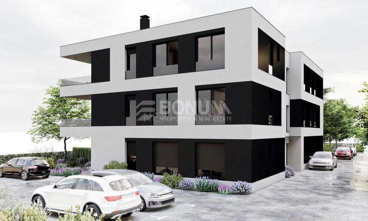 Srima, novogradnja – 2 spalnici, vrt 111 m², 3 parkirna mesta, blizu morja