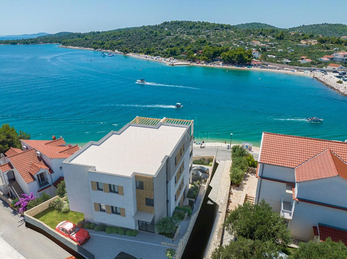  Apartma v prvi vrsti do morja, drugo nadstropje, Jezera - otok Murter